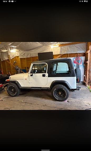 Jeep Wrangler 9 of 12