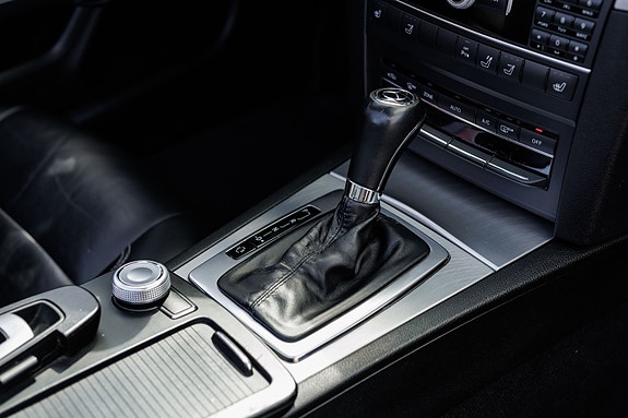 Mercedes-Benz E200 15 of 30