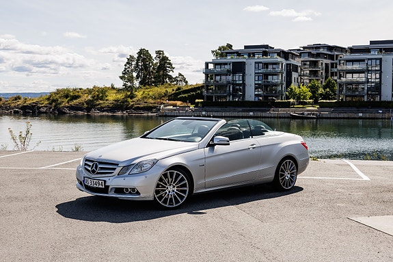 Mercedes-Benz E200 2 of 30
