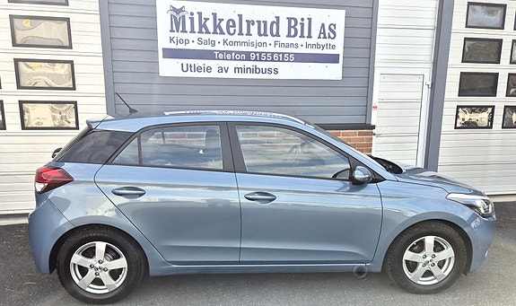 Hyundai i20 2 of 17
