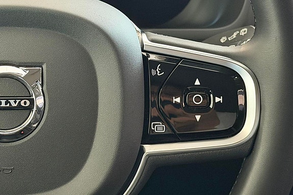 Volvo XC90 16 of 30