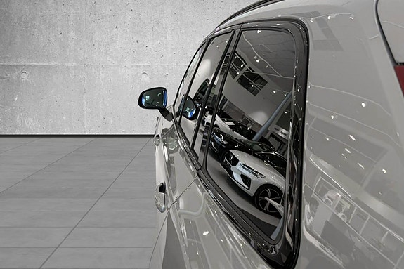 Volvo XC90 10 of 30