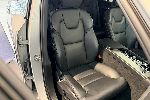 Volvo XC90 30 of 30