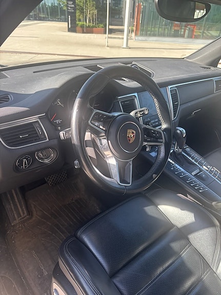 Porsche Macan 4 9 of 11