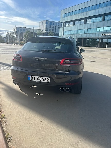 Porsche Macan 4 3 of 11