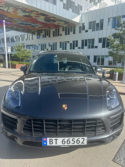 Porsche Macan 4 7 of 11