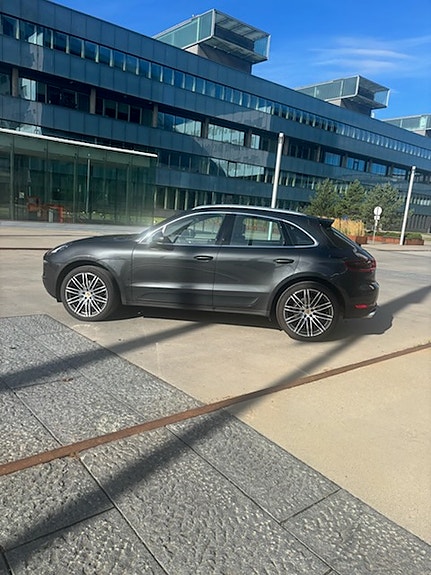 Porsche Macan 4 5 of 11