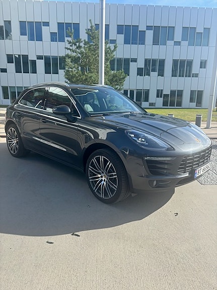 Porsche Macan 4 4 of 11