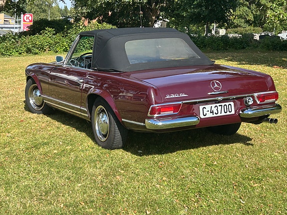 Mercedes-Benz 230 SL 3 of 5