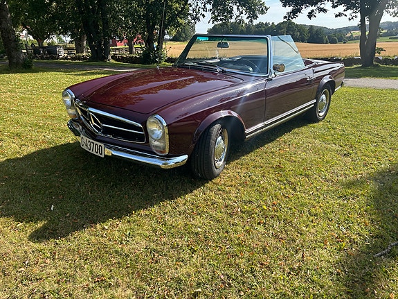 Mercedes-Benz 230 SL 2 of 5