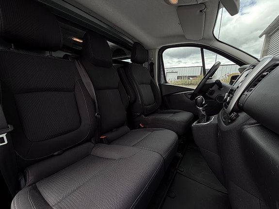 Renault Trafic 12 of 24