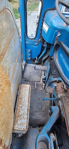 Ford 4000 9 of 25