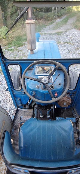 Ford 4000 11 of 25