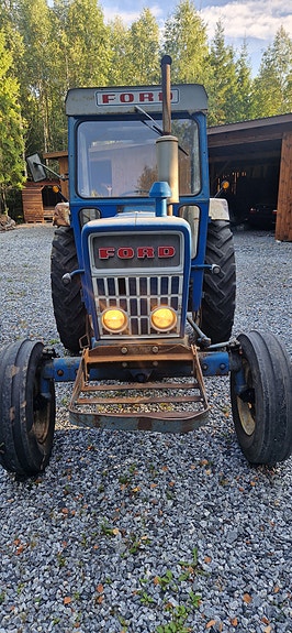 Ford 4000 2 of 25