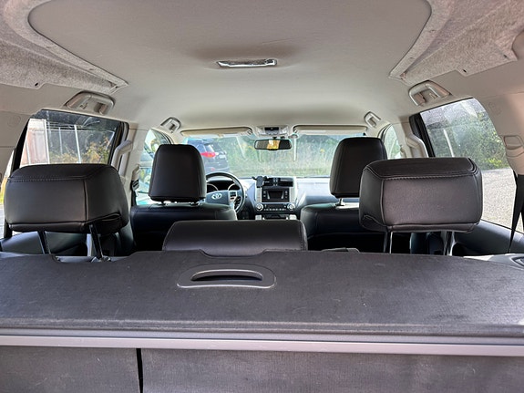 Toyota Land Cruiser 22 of 28