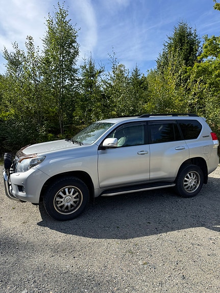 Toyota Land Cruiser 2 of 28
