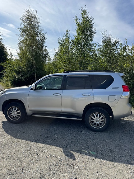 Toyota Land Cruiser 3 of 28