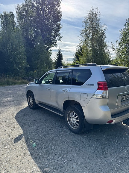 Toyota Land Cruiser 4 of 28