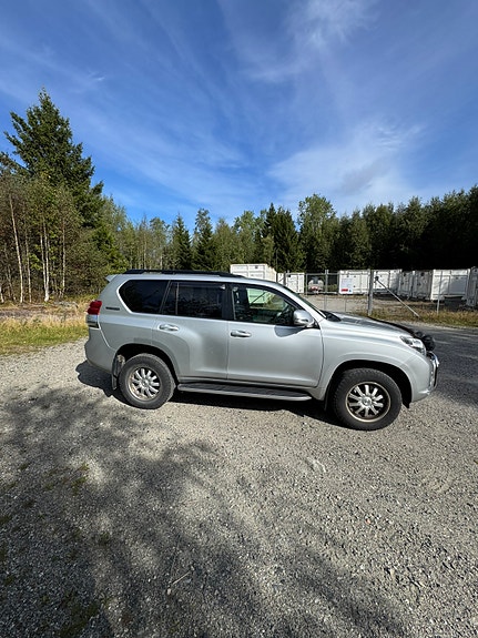 Toyota Land Cruiser 7 of 28