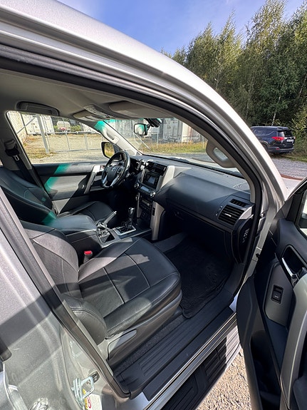 Toyota Land Cruiser 27 of 28