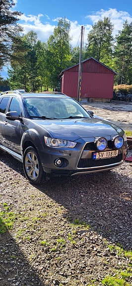 Mitsubishi Outlander 2 of 7