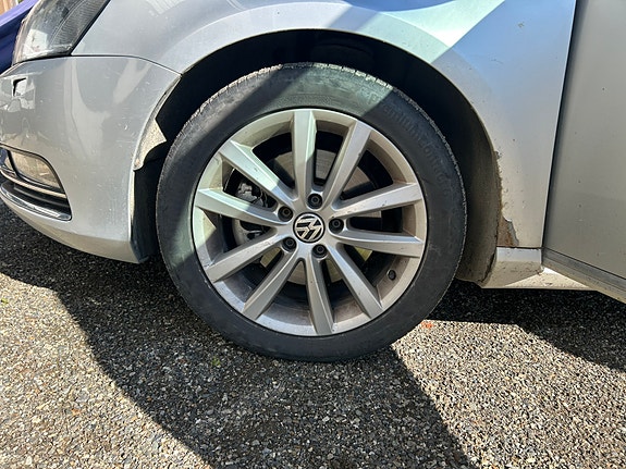Volkswagen Passat 14 of 18