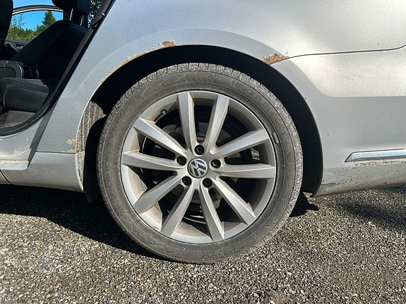 Volkswagen Passat 15 of 18