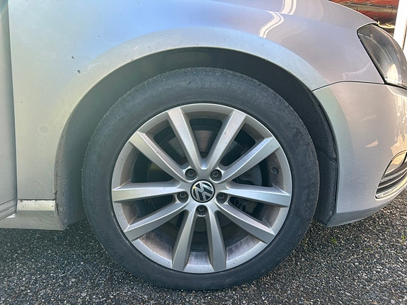 Volkswagen Passat 13 of 18
