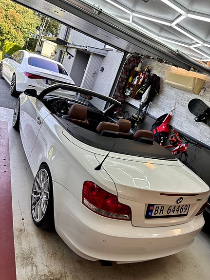 BMW 118i 2 of 8