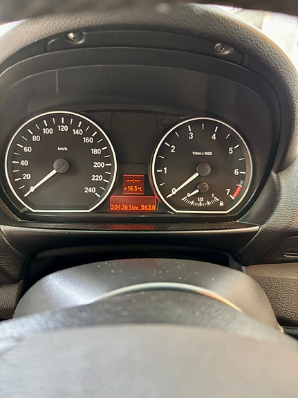 BMW 118i 6 of 8