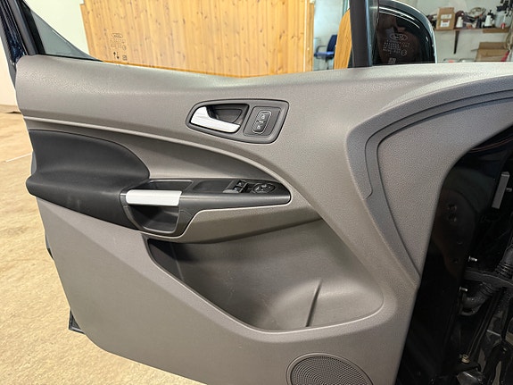 Ford Transit Connect 17 of 20