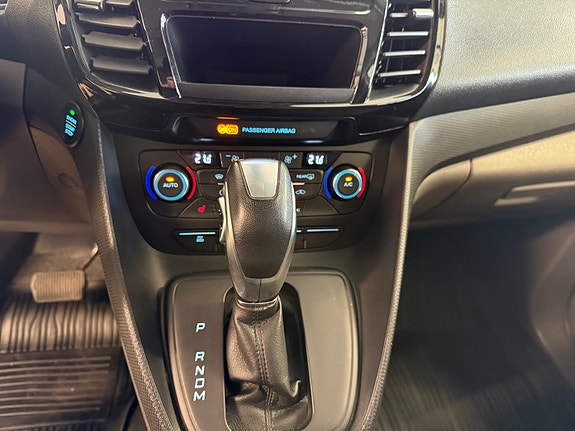 Ford Transit Connect 16 of 20