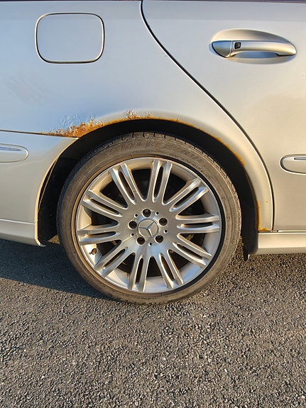 Mercedes-Benz E320 7 of 26