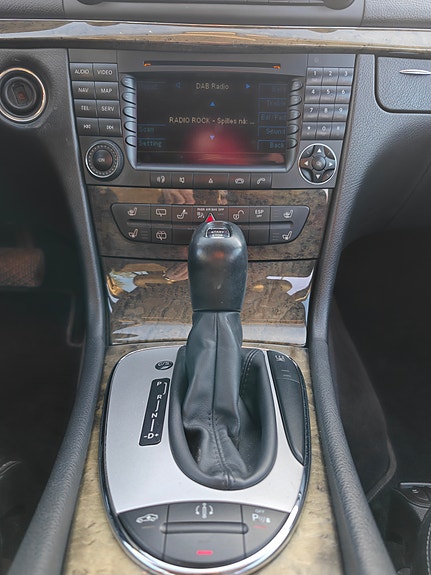 Mercedes-Benz E320 15 of 26