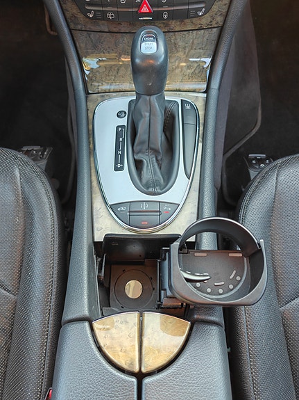 Mercedes-Benz E320 16 of 26
