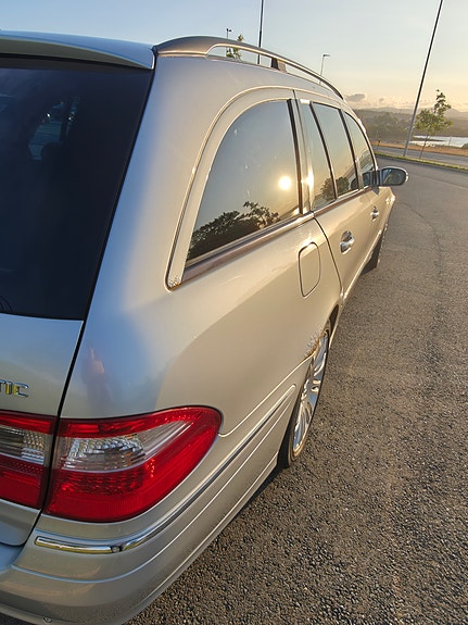 Mercedes-Benz E320 5 of 26