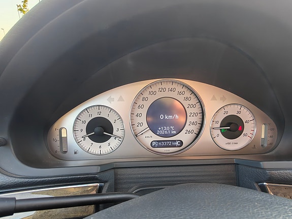 Mercedes-Benz E320 22 of 26