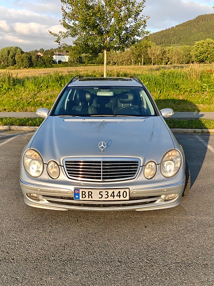 Mercedes-Benz E320 2 of 26