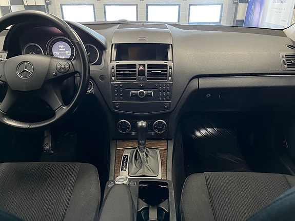 Mercedes-Benz C200 d 27 of 30