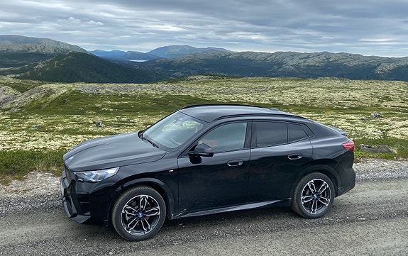 BMW iX2 16 of 17