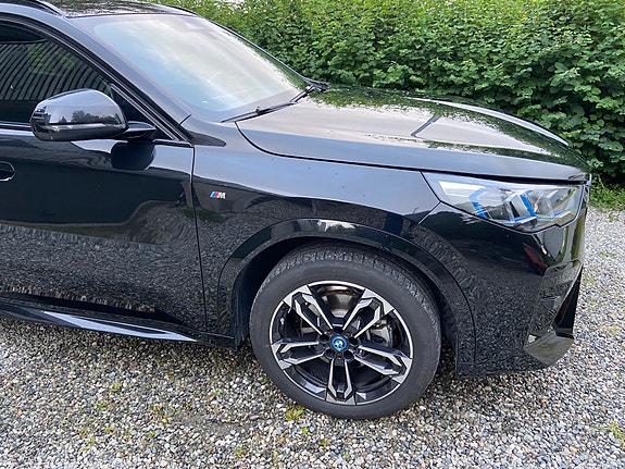 BMW iX2 4 of 14