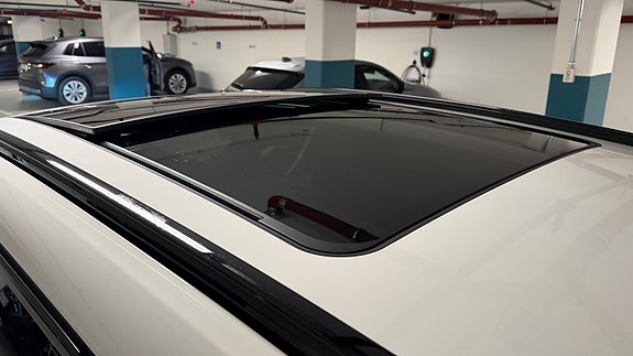 BMW iX1 7 of 30