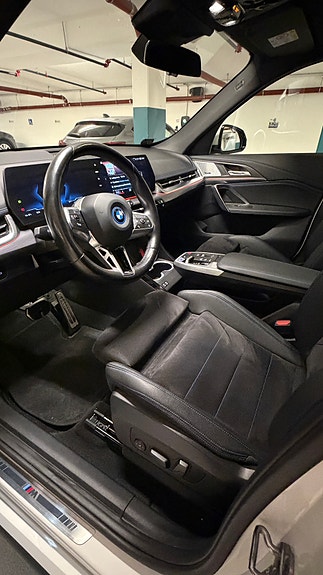 BMW iX1 17 of 30