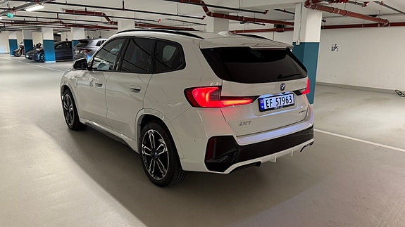 BMW iX1 3 of 30