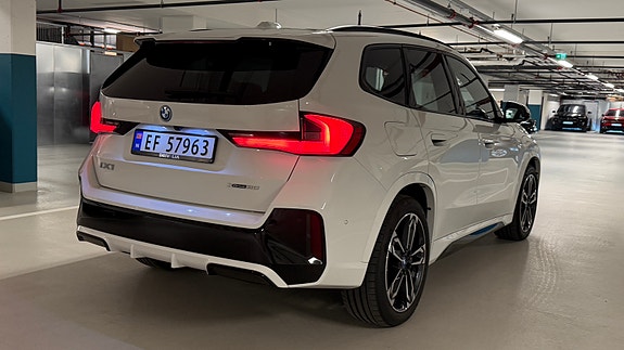 BMW iX1 2 of 30