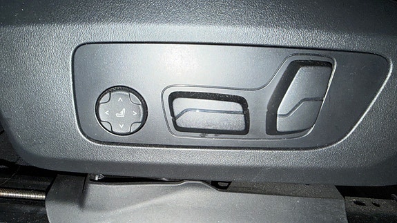 BMW iX1 25 of 30