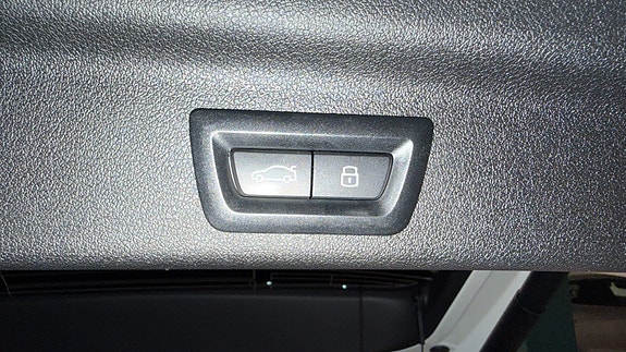BMW iX1 24 of 30