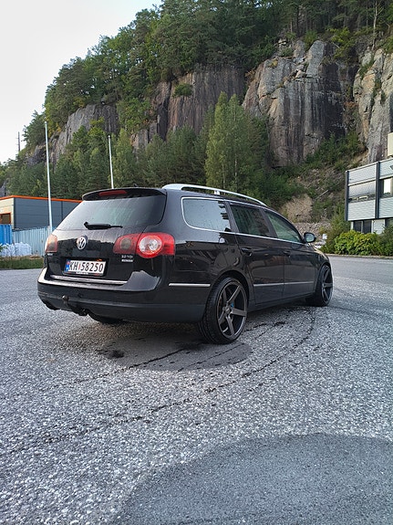 Volkswagen Passat 7 of 25