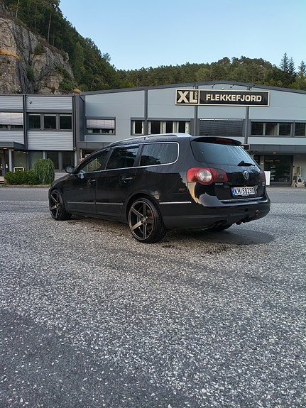 Volkswagen Passat 5 of 25