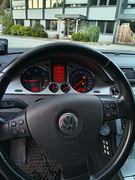 Volkswagen Passat 16 of 25